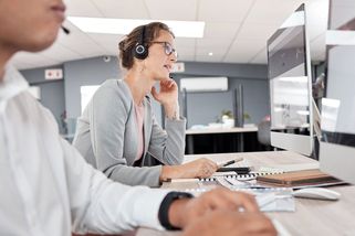 Zabila jsem manžela, je tu spousta krve. Žena vymyšlenou historkou vyděsila pracovnici telemarketingu - Novinky